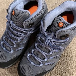 Woman’s Merrell hikers